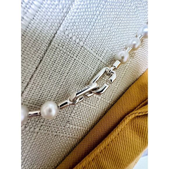 Tiffany Co. Hardware Pearl Lock BRACELET in Silver, Medium - Picture 6 of 10